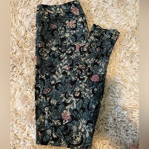 Lularoe soft leggings tall& curvy